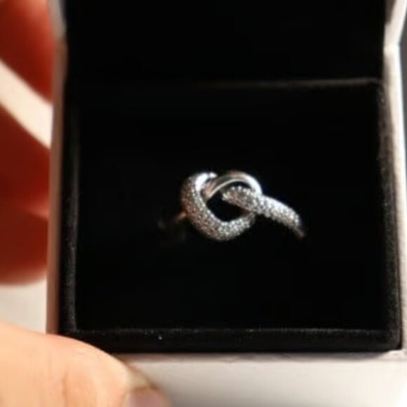 PANDORA Ring Knotted Heart Ring - Picture 5 of 5